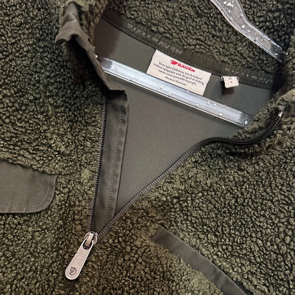 Fjall Raven Men’s Cozy Black Fleece Jacket - Picture 2 of 4